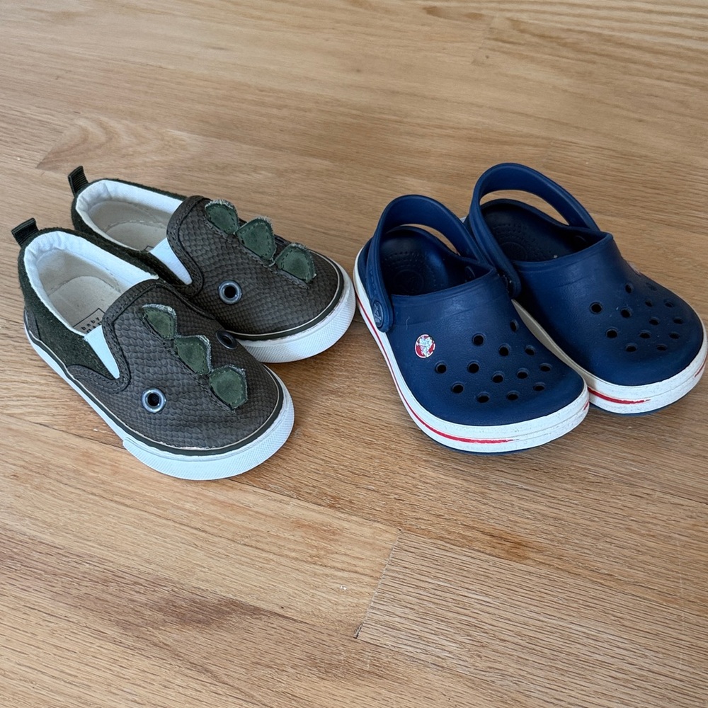 2 pair Kids Summer Shoe Bundle, Crocs and Dino Slip-Ons, size 6